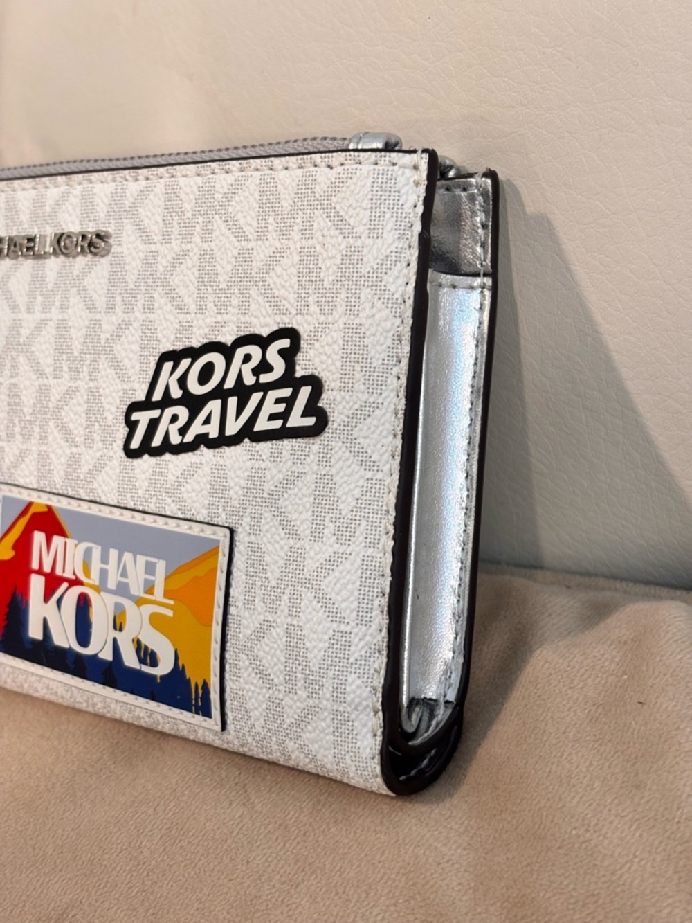 Michael Kors Jet Set Travel Large Embellished Signature Logo Wristlet NWT $278+ - Picture 5 of 14